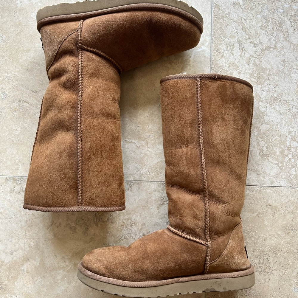 UGG Chestnut Tall size 8